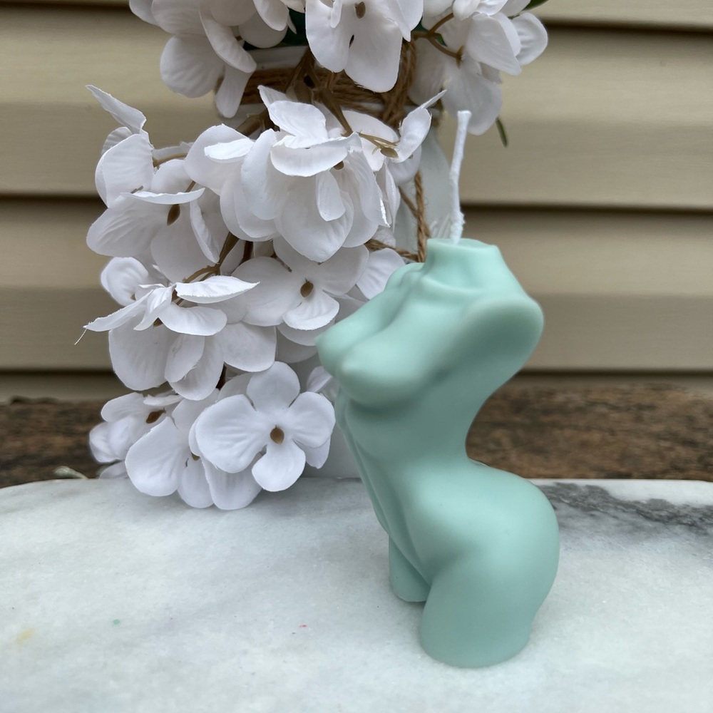 Hand Poured Soy Wax Candle- White Eucalyptus - Picture 4 of 4